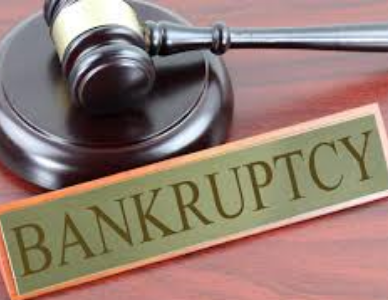 Picture of a law gavel and a sign saying bankruptcy